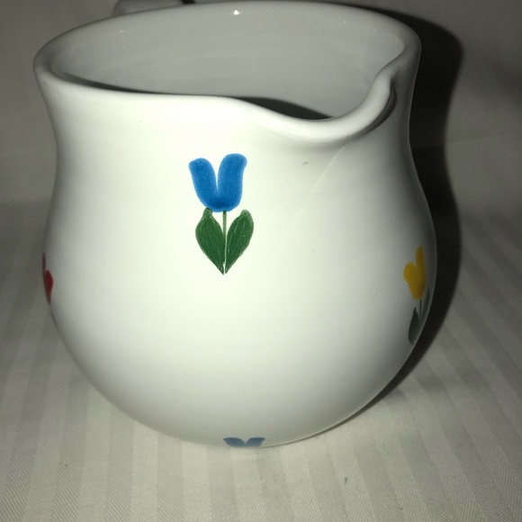 Small vintage Italian Pitcher white with hand painted tulips red/blue/yellow - Picture 4 of 12